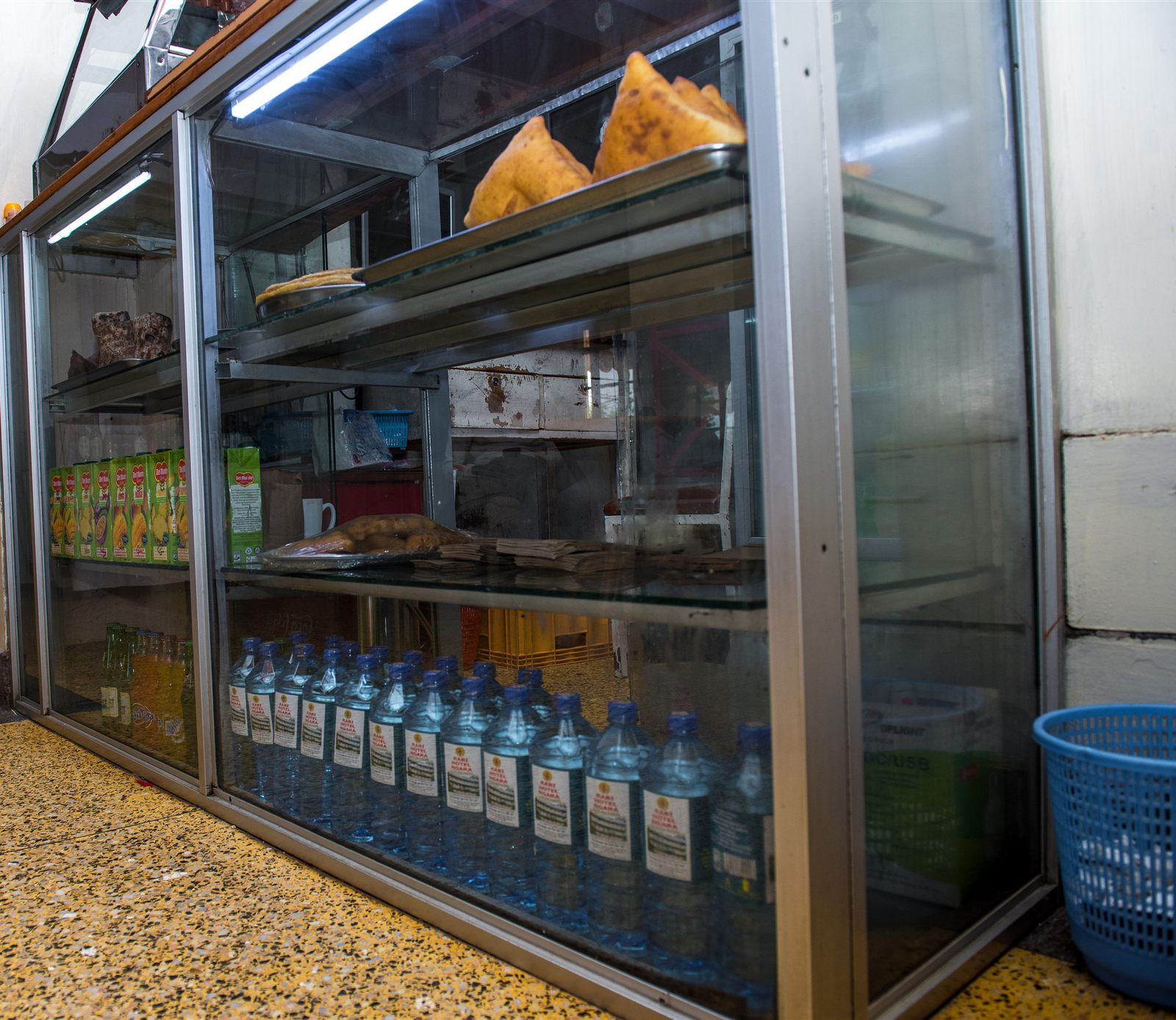Snack counter with samosas, juices and Rabi Hotel water